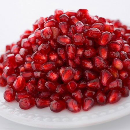 Quả Lựu Nước ép quả lựu có chứa các chất chống ô xy hóa đặc biệt, đã được chứng minh không chỉ ngăn chặn sự hình thành các mảng bám, mà còn giúp đánh tan các mảng bám khi bệnh nhân uống khoảng 230 gr/ngày trong một năm. Ngoài ra, quả lựu còn kích hoạt một loại enzyme giúp loại bỏ cholesterol bị ô xy hóa.