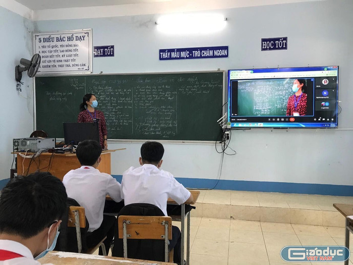 Phòng dạy học kết hợp trực tiếp - trực tuyến tại Trường Trung học cơ sở Bưng Riềng, Xuyên Mộc, Bà Rịa – Vũng Tàu Phòng dạy học kết hợp trực tiếp - trực tuyến tại Trường Trung học cơ sở Bưng Riềng, Xuyên Mộc, Bà Rịa – Vũng Tàu