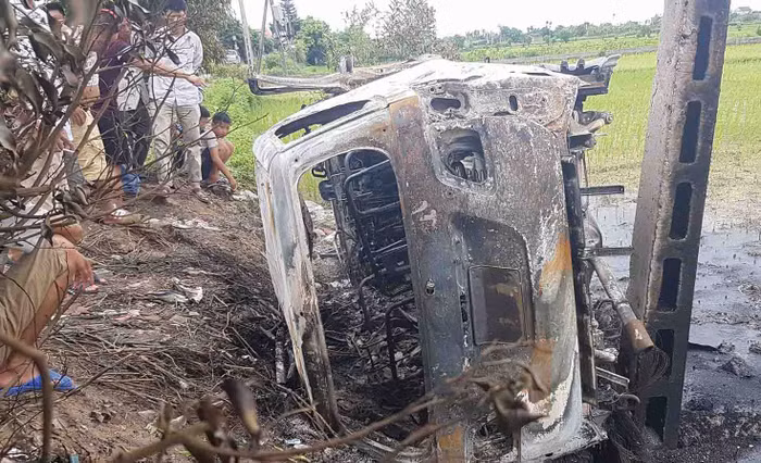 Chiếc xe ô tô nhãn hiệu Toyota Fortuner mang biển số 34A 121.79 bị người dân đẩy xuống ruộng và đốt cháy chỉ còn trơ khung (ảnh: Báo Vietnamnet)