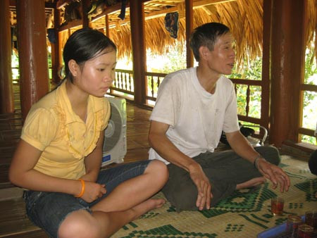 Kẹn năm nay mới 13 tuổi nhưng đã “ăn chân gà”. Kẹn năm nay mới 13 tuổi nhưng đã “ăn chân gà”.