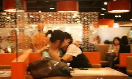 Những 'hình ảnh xấu xí' của giới trẻ