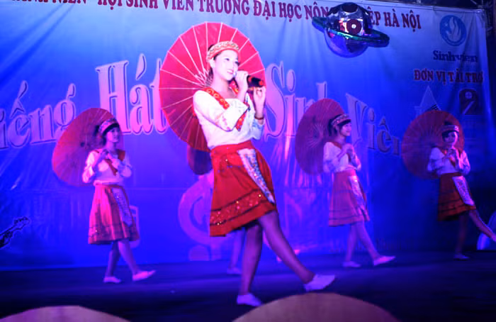 tiếng khèn người H’mông với “Cô giáo bản em”