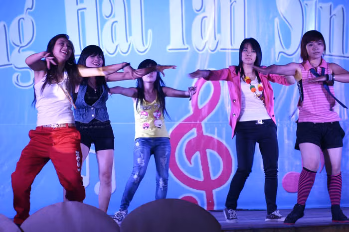 Break dance – của các cô gái trong nhóm nhảy Dynamite