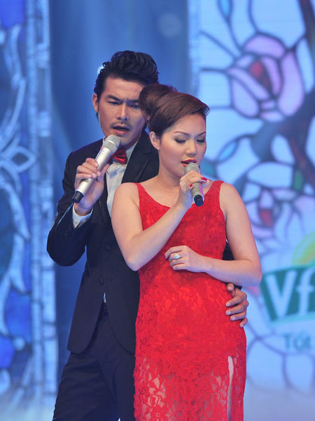 Tuần thi đầu tiên với bài hát Đêm cô đơn, ở vị trí là người hỗ trợ, Nguyễn Ngọc Anh đã làm rất tốt vai trò của mình. Dù sở hữu giọng ca điêu luyện, nhưng Ngọc Anh không lấn lướt, mà luôn tìm cách giúp bạn diễn thể hiện phong độ tốt nhất. Với màn kết hợp gần như hoàn hảo, cặp đôi Quách Ngọc Ngoan - Nguyễn Ngọc Anh nhận được nhiều lời khen ngợi từ người xem. Tuần thi đầu tiên với bài hát Đêm cô đơn, ở vị trí là người hỗ trợ, Nguyễn Ngọc Anh đã làm rất tốt vai trò của mình. Dù sở hữu giọng ca điêu luyện, nhưng Ngọc Anh không lấn lướt, mà luôn tìm cách giúp bạn diễn thể hiện phong độ tốt nhất. Với màn kết hợp gần như hoàn hảo, cặp đôi Quách Ngọc Ngoan - Nguyễn Ngọc Anh nhận được nhiều lời khen ngợi từ người xem.