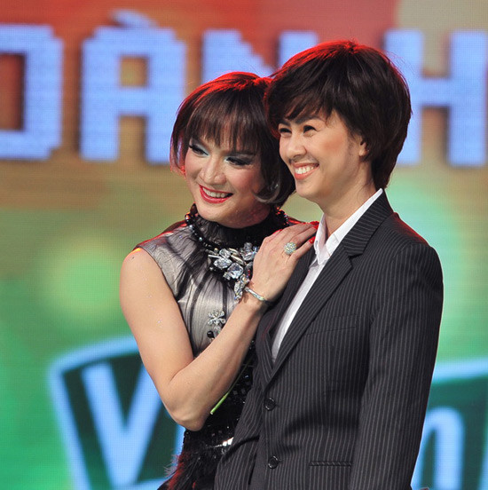 Tối 6/11 tại đêm thi thứ 5 của Cặp đôi hoàn hảo, Mr Đàm đã không ngần ngại hóa thân thành 1 cô gái gợi cảm. Trong khi đó bạn diễn của anh là diễn viên Kim Thư lại rất nam tính, bụi bặm.