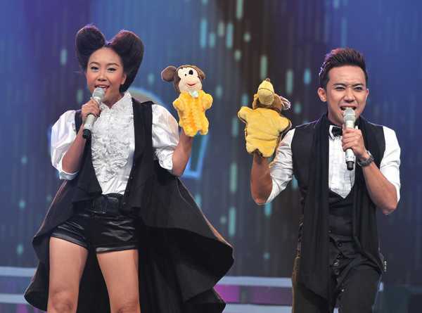 “Born this way” cùng cách trình diễn sáng tạo, kết hợp nhiều loại hình nghệ thuật, cả hai đã thực sự làm nên một “Born this way” theo phong cách Đoan Trang – Trấn Thành, không phải Lady Gaga. “Born this way” cùng cách trình diễn sáng tạo, kết hợp nhiều loại hình nghệ thuật, cả hai đã thực sự làm nên một “Born this way” theo phong cách Đoan Trang – Trấn Thành, không phải Lady Gaga.