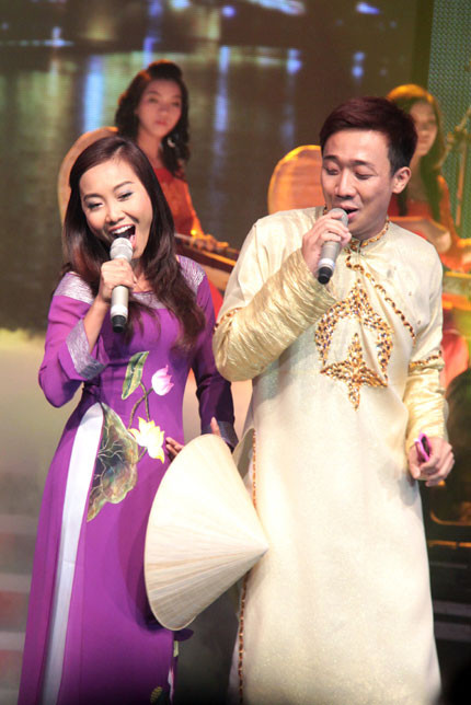 Thay đổi phong cách từ “quái dị” sang đầm thắm, dịu dàng, cặp Trấn Thành - Đoan Trang chọn bài Lý mười thương trong đêm thi thứ tư. Thay đổi phong cách từ “quái dị” sang đầm thắm, dịu dàng, cặp Trấn Thành - Đoan Trang chọn bài Lý mười thương trong đêm thi thứ tư.