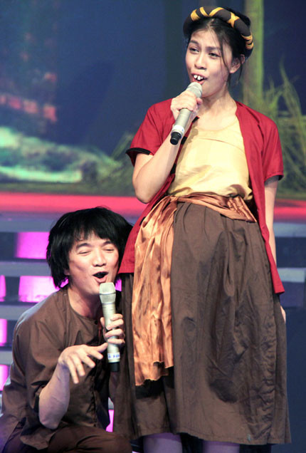 Nhờ phần diễn quá ấn tượng đến tận phút chót khi lui vào cánh gà cùng sự hòa quyện trong diễn xuất mà phần hát của Kim Thư đã che được rất nhiều nhược điểm. Trong phần trình diễn này, Kim Thư có thừa đất để diễn và những khuyết điểm của cô đã được Mr Đàm cùng nhóm bè Cadillac khéo léo che đi.