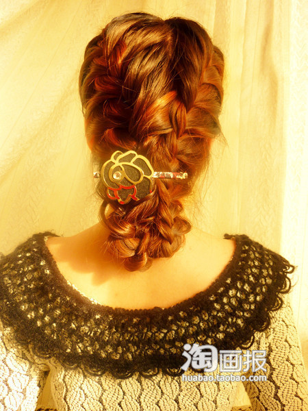 Bước cuối cùng để hoàn thành bạn chỉ cần chuẩn bị một chiếc nơ vải xinh xắn tùy ý để tô điểm thêm cho mái tóc dịu dàng mà bạn vừa làm xong. Bước cuối cùng để hoàn thành bạn chỉ cần chuẩn bị một chiếc nơ vải xinh xắn tùy ý để tô điểm thêm cho mái tóc dịu dàng mà bạn vừa làm xong.