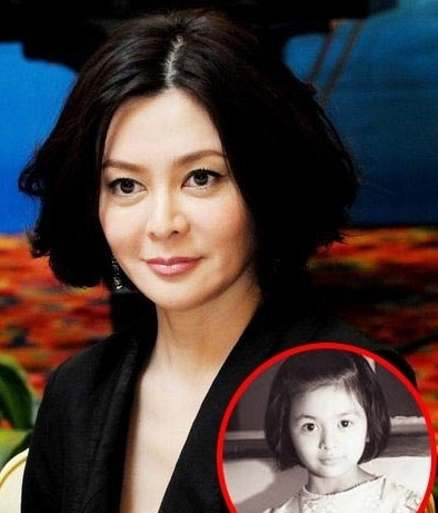 Được mệnh danh là một trong tứ đại mỹ nhân của màn ảnh Hồng Kông trong thập niên 90 của thế kỷ trước, cho tới nay, nữ diễn viên 50 tuổi Quan Chi Lâm vẫn giữ được vẻ đẹp tươi trẻ, cuốn hút và đầy nữ tính. Đặc biệt có thể thấy được so với lúc mới 3 tuổi cho đến nay đã gần 50 năm nhưng nhìn đại mỹ nhân vẫn không có gì thay đổi. Được mệnh danh là một trong tứ đại mỹ nhân của màn ảnh Hồng Kông trong thập niên 90 của thế kỷ trước, cho tới nay, nữ diễn viên 50 tuổi Quan Chi Lâm vẫn giữ được vẻ đẹp tươi trẻ, cuốn hút và đầy nữ tính. Đặc biệt có thể thấy được so với lúc mới 3 tuổi cho đến nay đã gần 50 năm nhưng nhìn đại mỹ nhân vẫn không có gì thay đổi.