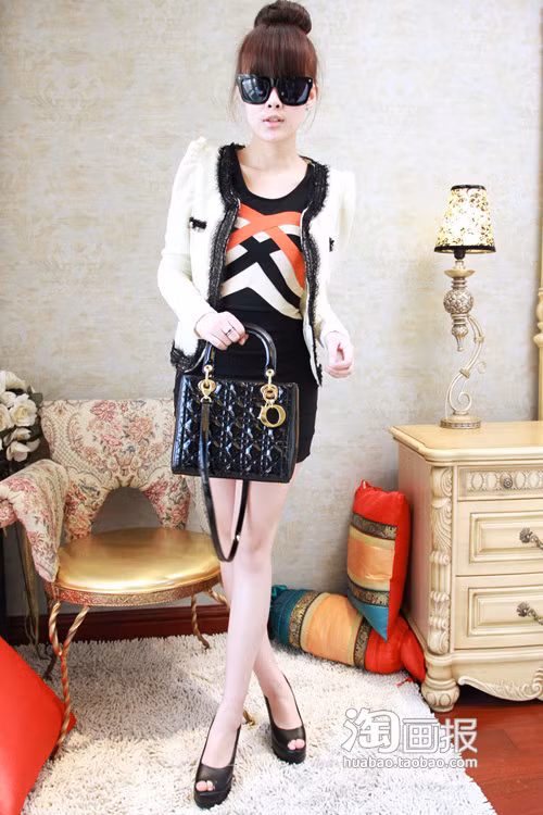 Áo khoác trắng tinh khiết với đường viền đen cùng chiếc váy đen bó sát càng giúp bạn nổi bật với làn da trắng mịn của mình. Đặc biệt đi cùng giày cao gót càng khiến bạn tự tin hơn với dáng người chuẩn. Áo khoác trắng tinh khiết với đường viền đen cùng chiếc váy đen bó sát càng giúp bạn nổi bật với làn da trắng mịn của mình. Đặc biệt đi cùng giày cao gót càng khiến bạn tự tin hơn với dáng người chuẩn.