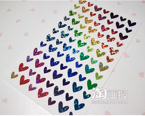 Trước tiên hãy chuẩn bị những miếng dán bóng hình trái tim hoặc có thể là một hình tùy ý theo sở thích của bạn.