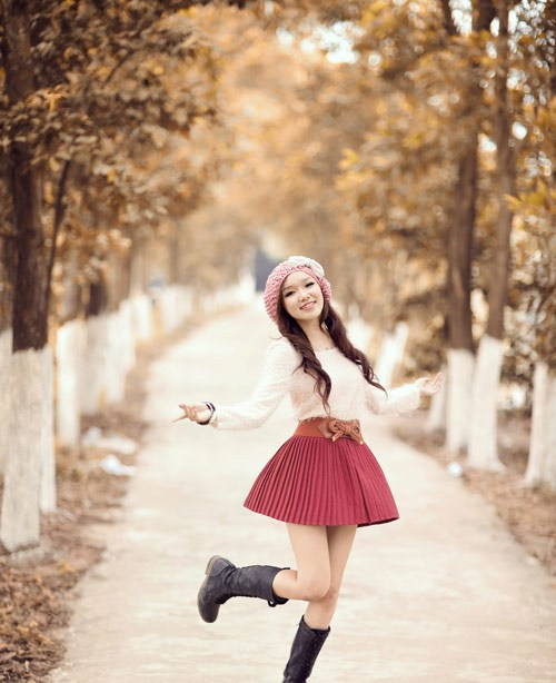 "Ở SG một thời gian ngắn, My thấy nhiều điều lạ lắm nhưng My đang cố gắng để thích nghi với môi trường nơi đây. Với My, SG rất đẹp, rất tráng lệ, đặc biệt My rất thích đồ ăn trong này. Rất ngon, nhất là món Hủ tíu", Miss Teen Thảo My hào hứng chia sẻ. "Ở SG một thời gian ngắn, My thấy nhiều điều lạ lắm nhưng My đang cố gắng để thích nghi với môi trường nơi đây. Với My, SG rất đẹp, rất tráng lệ, đặc biệt My rất thích đồ ăn trong này. Rất ngon, nhất là món Hủ tíu", Miss Teen Thảo My hào hứng chia sẻ.