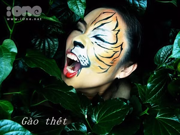 Một trong những Album ấn tượng khác mang về cho tác giả Phạm Đoan Trang giải ba chính là Đừng nghĩ- Hãy hành động. Một trong những Album ấn tượng khác mang về cho tác giả Phạm Đoan Trang giải ba chính là Đừng nghĩ- Hãy hành động.