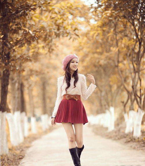 Tuy một mình ở mảnh đất cách xa ngôi nhà thủ đô hàng nghìn Km, My không cô đơn. Vào SG, My ở với cô. Trong này còn có những người bạn, người chị Miss Teen đáng yêu của My nữa. Tuy một mình ở mảnh đất cách xa ngôi nhà thủ đô hàng nghìn Km, My không cô đơn. Vào SG, My ở với cô. Trong này còn có những người bạn, người chị Miss Teen đáng yêu của My nữa.