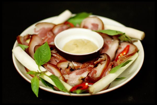 1. Thịt chó Mặc dù là thực phẩm giàu chất dinh dưỡng và là món "khoái khẩu" của nhiều người nhưng thịt chó phải kiêng ăn vào những ngày đầu năm, đầu tháng để tránh điều kém may mắn. 1. Thịt chó Mặc dù là thực phẩm giàu chất dinh dưỡng và là món "khoái khẩu" của nhiều người nhưng thịt chó phải kiêng ăn vào những ngày đầu năm, đầu tháng để tránh điều kém may mắn.