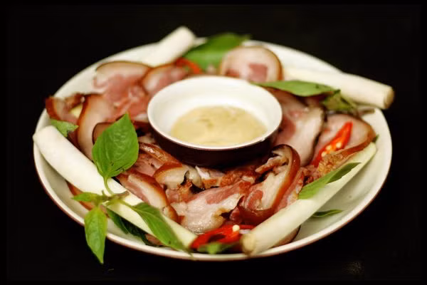 1. Thịt chó Mặc dù là thực phẩm giàu chất dinh dưỡng và là món "khoái khẩu" của nhiều người nhưng thịt chó phải kiêng ăn vào những ngày đầu năm, đầu tháng để tránh điều kém may mắn.