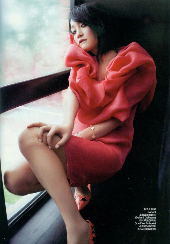 Châu Tấn từ một cô gái tỉnh lẻ đã bước chân vào làng giải trí và nhờ những nỗ lực không ngừng cô đã có được nhiều thành công trong sự nghiệp diễn xuất. Ở độ tuổi 37, nữ diễn viên chia sẻ, cô thực sự cảm thấy mãn nguyện với những gì mình đang có trong tay. Châu Tấn từ một cô gái tỉnh lẻ đã bước chân vào làng giải trí và nhờ những nỗ lực không ngừng cô đã có được nhiều thành công trong sự nghiệp diễn xuất. Ở độ tuổi 37, nữ diễn viên chia sẻ, cô thực sự cảm thấy mãn nguyện với những gì mình đang có trong tay.