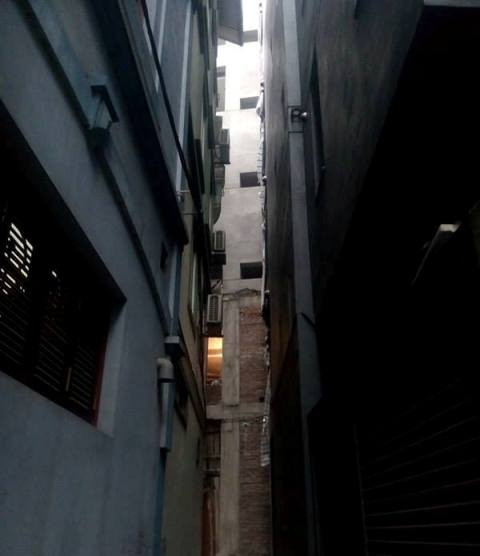 Công trình vi phạm trật tự xây dựng trong ngõ hẻm đang xây lên đến gần 8 tầng (Ảnh Chí Nhân) Công trình vi phạm trật tự xây dựng trong ngõ hẻm đang xây lên đến gần 8 tầng (Ảnh Chí Nhân)