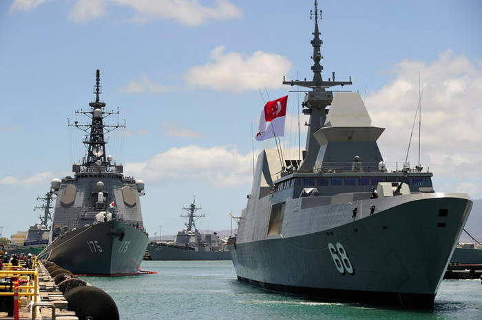 Formidable có lượng giãn nước 3.200 tấn, dài 114,8m. Tàu lắp 4 động cơ diesel cho phép đạt tốc độ tối đa 27 hải lý/h, tầm hoạt động gần 8.000km. Formidable có lượng giãn nước 3.200 tấn, dài 114,8m. Tàu lắp 4 động cơ diesel cho phép đạt tốc độ tối đa 27 hải lý/h, tầm hoạt động gần 8.000km.