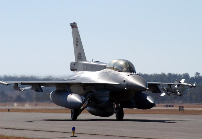 Tiêm kích F-16C/D của Không quân Singapore. Tiêm kích F-16C/D của Không quân Singapore.