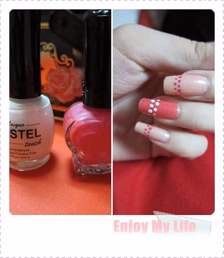 Hoặc cũng có thể biến hóa theo phong cách này, mỗi móng một màu hồng nhạt – đậm, sau đó dùng bút vẽ hai hàng chấm tròn ở gần giữa móng tay. Xem thêm: Màu móng nào sẽ lên ngôi hè này?