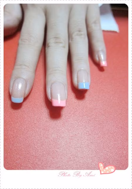 Bạn có thể sơn nhiều màu theo tùy ý thích của mình. Xem thêm: Màu móng nào sẽ lên ngôi hè này?