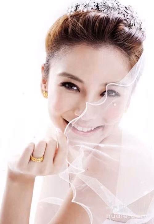 Con người với những quan điểm về cái đẹp khác nhau, nhưng thẩm mỹ đã không còn là vấn đề quan trọng khi mọi người đang sống trong thời đại của khoa học kỹ thuật. Cũng như Angela Baby, dù là đẹp thẩm mỹ cô cũng cho thấy sự vượt trội của mình với phong cách và gu thời trang nổi bật. Là mỹ nhân của làng giải trí, Angelababy khiến không ít chàng phải thầm thương trộm nhớ. Xem thêm: Điểm danh những chiếc cằm mới của Sao Việt. Con người với những quan điểm về cái đẹp khác nhau, nhưng thẩm mỹ đã không còn là vấn đề quan trọng khi mọi người đang sống trong thời đại của khoa học kỹ thuật. Cũng như Angela Baby, dù là đẹp thẩm mỹ cô cũng cho thấy sự vượt trội của mình với phong cách và gu thời trang nổi bật. Là mỹ nhân của làng giải trí, Angelababy khiến không ít chàng phải thầm thương trộm nhớ. Xem thêm: Điểm danh những chiếc cằm mới của Sao Việt.