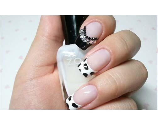 Hoàn thành bạn đã tô điểm thêm cho móng tay của mình trở nên sống động và nổi bật hơn với hai màu đen trắng. Xem thêm: Những màu sơn móng lên ngôi hè này. Hoàn thành bạn đã tô điểm thêm cho móng tay của mình trở nên sống động và nổi bật hơn với hai màu đen trắng. Xem thêm: Những màu sơn móng lên ngôi hè này.