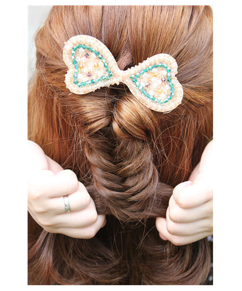 Sau đó cứ tiếp tục như bước đổi đầu tiên để hoàn thành kiểu tóc. Xem thêm: Những kiểu tóc cực xinh cho bạn gái ngày hè. Sau đó cứ tiếp tục như bước đổi đầu tiên để hoàn thành kiểu tóc. Xem thêm: Những kiểu tóc cực xinh cho bạn gái ngày hè.