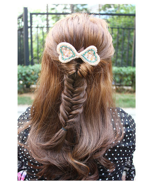 Cuối cùng bạn sẽ có được một tết tóc như thế này. Xem thêm: Những kiểu tóc cực xinh cho bạn gái ngày hè. Cuối cùng bạn sẽ có được một tết tóc như thế này. Xem thêm: Những kiểu tóc cực xinh cho bạn gái ngày hè.