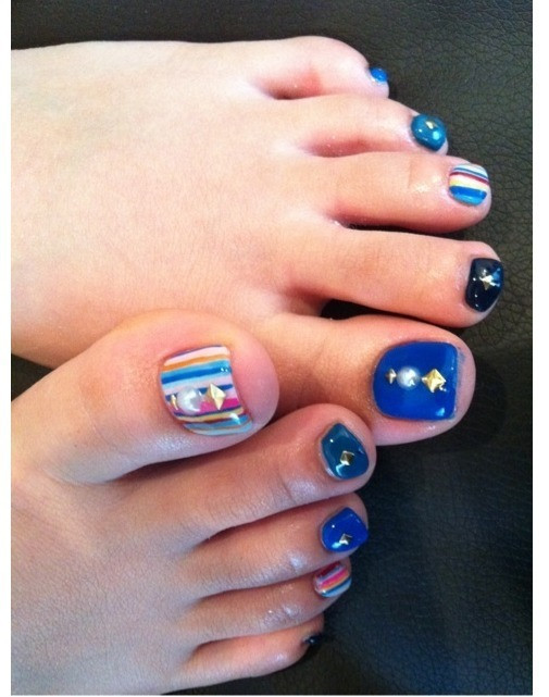 Phá cách với cách vẽ móng không theo trật tự giúp mọi người thấy được sự sáng tạo và phong cách của bạn. Xem thêm: Những màu sơn móng "lên ngôi" hè này. Phá cách với cách vẽ móng không theo trật tự giúp mọi người thấy được sự sáng tạo và phong cách của bạn. Xem thêm: Những màu sơn móng "lên ngôi" hè này.