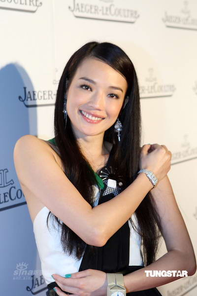 Đôi môi của Thư Kỳ rất phù hợp với tiêu chuẩn môi đẹp hiện đại. Độ dày của môi đều nhau, và luôn mang một màu hồng nhạt. Hơn nữa đôi môi phải mượt mà, mang lại cảm giác mềm mại đặc biệt, khóe miệng có chút nhếch lên mang lại nét gợi cảm lại tràn ngập nét nhu mì của phụ nữ. Xem thêm: Nghệ thuật chăm sóc da trắng hồng, mịn màng. Đôi môi của Thư Kỳ rất phù hợp với tiêu chuẩn môi đẹp hiện đại. Độ dày của môi đều nhau, và luôn mang một màu hồng nhạt. Hơn nữa đôi môi phải mượt mà, mang lại cảm giác mềm mại đặc biệt, khóe miệng có chút nhếch lên mang lại nét gợi cảm lại tràn ngập nét nhu mì của phụ nữ. Xem thêm: Nghệ thuật chăm sóc da trắng hồng, mịn màng.