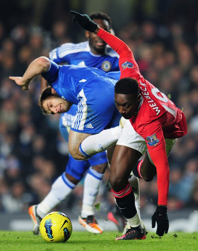 Đến phút 69, đến lượt Branislav Ivanovic phạm lỗi với Danny Welbeck và lại một lần nữa, “gã Shrek” đặt bóng trên chấm phạt đền và thành công, rút ngắn khoảng cách xuống chỉ còn 1 bàn.