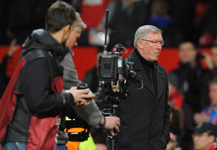 Ngoài sân, Sir Alex Ferguson bậm môi khi thấy các học trò chơi tệ Ngoài sân, Sir Alex Ferguson bậm môi khi thấy các học trò chơi tệ