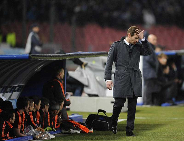 Sau trận thua 1-3 của Chelsea, có một thứ đã bắt đầu không thể đứng vững nổi, đó là chiếc ghế của Andre Villa-Boas Sau trận thua 1-3 của Chelsea, có một thứ đã bắt đầu không thể đứng vững nổi, đó là chiếc ghế của Andre Villa-Boas