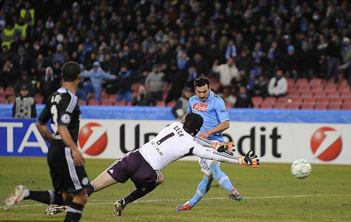 Phút 65, Cavani khiến Petr Cech chạy theo bóng một cách tội nghiệp trước khi đẩy bóng cho Lavezzi kết thúc gọn ghẽ. Phút 65, Cavani khiến Petr Cech chạy theo bóng một cách tội nghiệp trước khi đẩy bóng cho Lavezzi kết thúc gọn ghẽ.