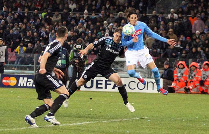 Ngay trước khi hết hiệp 1, Ivanovic để cho Cavani lọt qua và ghi bàn. Rất khó xác định được anh dùng đầu hay vai để ghi bàn, do đó chúng ta hãy tạm coi là cả đầu & vai (Head & Shoulder) Ngay trước khi hết hiệp 1, Ivanovic để cho Cavani lọt qua và ghi bàn. Rất khó xác định được anh dùng đầu hay vai để ghi bàn, do đó chúng ta hãy tạm coi là cả đầu & vai (Head & Shoulder)