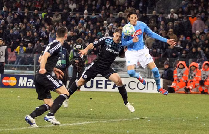 Ngay trước khi hết hiệp 1, Ivanovic để cho Cavani lọt qua và ghi bàn. Rất khó xác định được anh dùng đầu hay vai để ghi bàn, do đó chúng ta hãy tạm coi là cả đầu & vai (Head & Shoulder) Ngay trước khi hết hiệp 1, Ivanovic để cho Cavani lọt qua và ghi bàn. Rất khó xác định được anh dùng đầu hay vai để ghi bàn, do đó chúng ta hãy tạm coi là cả đầu & vai (Head & Shoulder)