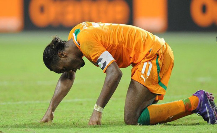 Ashley Cole (bắp chân) và Ramires (đầu gối) sẽ không thể ra sân. Đội trưởng John Terry có thể thi đấu bất chấp chấn thương đầu gối, nhưng tân binh Gary Cahill được dự kiến sẽ thay mặt. Didier Drogba vẫn còn đang nghỉ ngơi sau CAN 2012, do đó Fernando Torres và Daniel Sturridge sẽ đảm nhiệm vai trò ghi bàn. Ashley Cole (bắp chân) và Ramires (đầu gối) sẽ không thể ra sân. Đội trưởng John Terry có thể thi đấu bất chấp chấn thương đầu gối, nhưng tân binh Gary Cahill được dự kiến sẽ thay mặt. Didier Drogba vẫn còn đang nghỉ ngơi sau CAN 2012, do đó Fernando Torres và Daniel Sturridge sẽ đảm nhiệm vai trò ghi bàn.