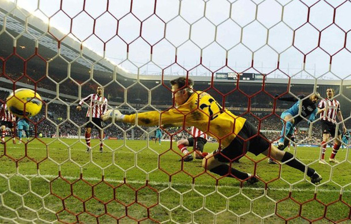 Số bàn thua của Arsenal trên sân khách ở Premier League mùa giải này bằng với tổng số bàn thua của Sunderland ở cả sân nhà lẫn sân khách. The Gunners đã chỉ có hai lần giữ sạch lưới kể từ đầu năm , một trong số đó là ở FA Cup. Số bàn thua của Arsenal trên sân khách ở Premier League mùa giải này bằng với tổng số bàn thua của Sunderland ở cả sân nhà lẫn sân khách. The Gunners đã chỉ có hai lần giữ sạch lưới kể từ đầu năm , một trong số đó là ở FA Cup.