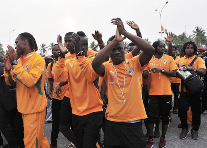 Chủ tịch LĐBĐ Bờ Biển Ngà, ông Jacques Anouma, cho biết vào được chung kết đã là một thành tích rất lớn đối với ĐTQG và ông hết sức hài lòng vì màn trình diễn của “Những chú voi”. “Hơn nữa, chúng ta vẫn còn nhiều hy vọng vào các cầu thủ, bởi chỉ cần chờ hơn 1 năm nữa để Bờ Biển Ngà lại có cơ hội vô địch. Chúng ta đang có thế hệ vàng tốt nhất mà bóng đá Bờ Biển Ngà từng mang lại”. Chủ tịch LĐBĐ Bờ Biển Ngà, ông Jacques Anouma, cho biết vào được chung kết đã là một thành tích rất lớn đối với ĐTQG và ông hết sức hài lòng vì màn trình diễn của “Những chú voi”. “Hơn nữa, chúng ta vẫn còn nhiều hy vọng vào các cầu thủ, bởi chỉ cần chờ hơn 1 năm nữa để Bờ Biển Ngà lại có cơ hội vô địch. Chúng ta đang có thế hệ vàng tốt nhất mà bóng đá Bờ Biển Ngà từng mang lại”.