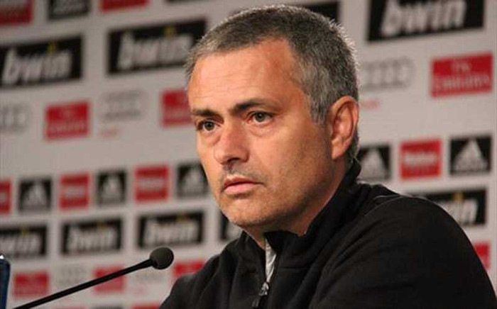 3. Jose Mourinho khẳng định tương lai của ông không thể được định đoạt bởi thành tích ở Champions League. “Người đặc biệt” đã ngay lập tức rời Porto và Inter trước đây ngay sau khi đưa CLB của mình tới ngôi vương châu lục, nhưng với Real ông lại có một tham vọng khác. “Giải VĐQG luôn luôn là quan trọng nhất vì nó thể hiện một cách chính xác đội bóng nào xuất sắc nhất, còn Champions League không phản ánh điều đó. Nó cũng cho thấy rằng một HLV đã làm tốt công việc của mình trong suốt 1 năm như thế nào”. 3. Jose Mourinho khẳng định tương lai của ông không thể được định đoạt bởi thành tích ở Champions League. “Người đặc biệt” đã ngay lập tức rời Porto và Inter trước đây ngay sau khi đưa CLB của mình tới ngôi vương châu lục, nhưng với Real ông lại có một tham vọng khác. “Giải VĐQG luôn luôn là quan trọng nhất vì nó thể hiện một cách chính xác đội bóng nào xuất sắc nhất, còn Champions League không phản ánh điều đó. Nó cũng cho thấy rằng một HLV đã làm tốt công việc của mình trong suốt 1 năm như thế nào”.