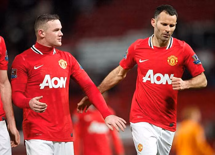 4. Ryan Giggs không phủ nhận một thực tế là Man City được đánh giá cao về khả năng đoạt chức vô địch Premier League mùa này bất chấp nỗ lực bám đuổi của Man Utd. “Họ đứng đầu bảng tức họ là ứng cử viên số 1, bởi vì thành tích từ đầu mùa bóng đã mang lại cho họ kết quả đó. Tôi thậm chí tin rằng Man City đang xây dựng một nền tảng cho 10, 20 hay thậm chí 30 năm nữa. Tuy vậy tôi muốn nhấn mạnh rằng nhà vô địch phải là kẻ biết chịu sức ép. Man Utd có sự hòa trộn giữa kinh nghiệm và sức trẻ để có thể đáp ứng sự kỳ vọng, và đó là lợi thế lớn của chúng tôi”.