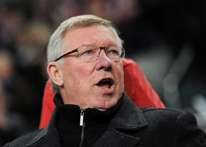 1. Sir Alex Ferguson cho biết ông muốn ở lại Old Trafford sau khi kết thúc công việc HLV trưởng tại Manchester United. Ông hy vọng mình sẽ đóng góp được cho MU sau khi “rửa tay gác kiếm” bằng vai trò đại sứ giống như của Sir Bobby Charlton. “Tôi nghĩ ở lại thêm 2 hay 3 năm nữa cũng không hại gì cho ai, và sau đó tôi có thể tiếp tục giúp đỡ CLB bằng một vai trò nào đó khác biệt”. 1. Sir Alex Ferguson cho biết ông muốn ở lại Old Trafford sau khi kết thúc công việc HLV trưởng tại Manchester United. Ông hy vọng mình sẽ đóng góp được cho MU sau khi “rửa tay gác kiếm” bằng vai trò đại sứ giống như của Sir Bobby Charlton. “Tôi nghĩ ở lại thêm 2 hay 3 năm nữa cũng không hại gì cho ai, và sau đó tôi có thể tiếp tục giúp đỡ CLB bằng một vai trò nào đó khác biệt”.