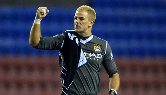 Sir Alex cũng tiết lộ rằng lẽ ra ông đã có thể mang về Joe Hart với giá 100.000 bảng khi thủ môn này còn chơi ở Shrewsbury. Tuy nhiên kết cục là Man City đã trả cho Shrewsbury 600.000 bảng để đưa Hart về và hiện nay anh đang là thủ môn số 1 của ĐT Anh.