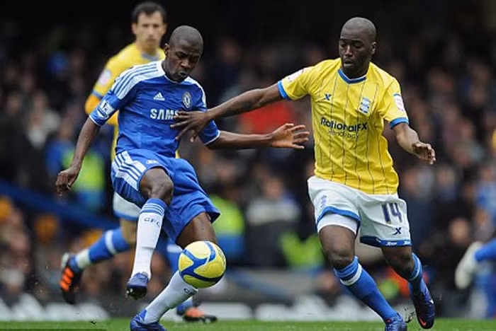 2. Ramires sắp được Chelsea gia hạn hợp đồng tới năm 2017 vì những đóng góp trong hai mùa giải qua cho đại gia thành London. Hợp đồng của tiền vệ người Brazil còn 2 năm nữa mới hết hạn nhưng phía Chelsea đánh giá Ramires là một phần trong kế hoạch xây dựng đội hình lâu dài. Mùa này cựu cầu thủ của Benfica đã chơi rất tốt và đã ghi được 8 bàn thắng.