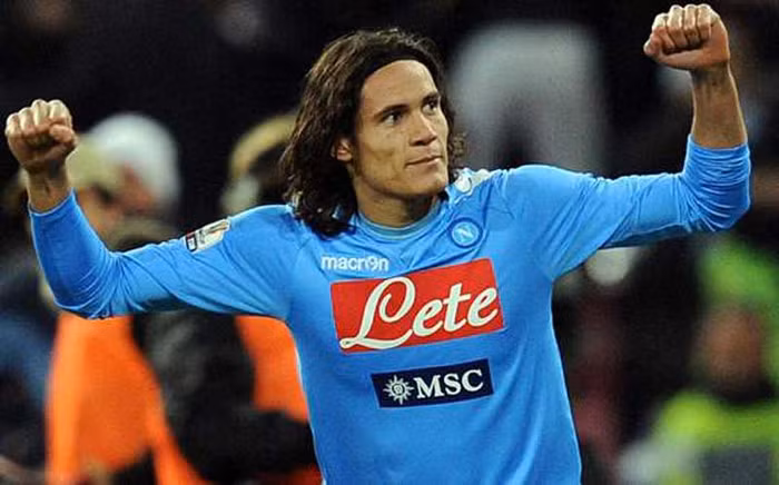 8. Chelsea trong lúc tới làm khách tại Napoli trong trận đấu giữa hai đội ở vòng 1/16 Champions League cũng xúc tiến một công việc không kém phần quan trọng khác. Roman Abramovich đã sẵn sàng nhả 40 triệu bảng để có sự phục vụ của chân sút thượng thặng người Argentina Edinson Cavani. Mục đích của Abramovich không gì khác là nhằm tìm kiếm sự thay thế cho Didier Drogba, người sẽ không còn chơi bóng đỉnh cao trong bao lâu nữa. Fernando Torres cũng có thể bị bán đi nếu còn tiếp tục chuỗi ngày tịt ngòi.