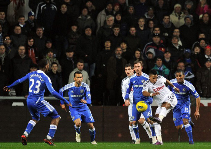 Tại Swansea, ở phút 39 Chelsea bị Scott Sinclair cho biết thế nào là khái niệm của từ "trớ trêu" Tại Swansea, ở phút 39 Chelsea bị Scott Sinclair cho biết thế nào là khái niệm của từ "trớ trêu"