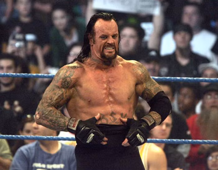 The Undertaker – tên thật Mark Calaway (Mỹ - đô vật chuyên nghiệp)